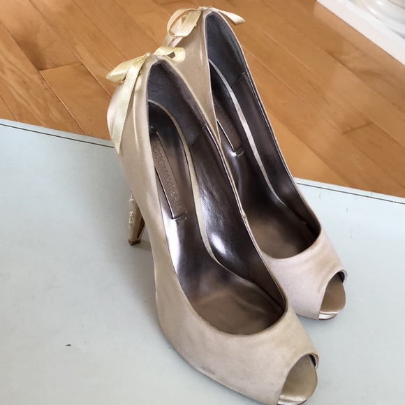 BCBGMAXAZRIA Peeptoe Pumps - Picture 5 of 5